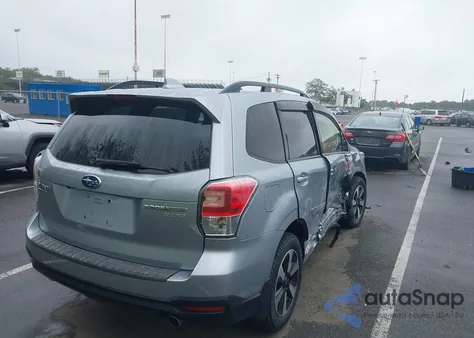2017 Subaru Forester 2.5I Premium из США, поврежденный, VIN JF2SJAGC8HH477365